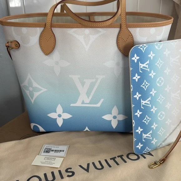Brand new never used Louis Vuitton Blue and White Shoulder Bag Neverfull MM - Picture 9 of 15